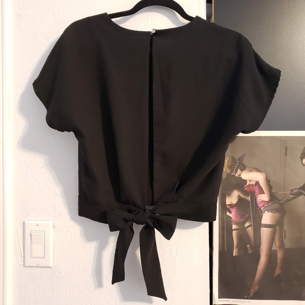Forever 21 Black Top with Back Open - Picture 2 of 2